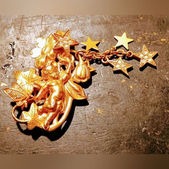 Kirk Folly Gold tone Angel with flower brooch. - Picture 5 of 6